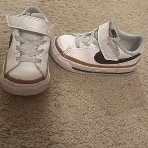 Toddler size 6 Nike Court Legacy shoes